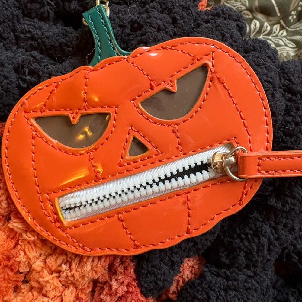 Pumpkin Keychain - Picture 5 of 5